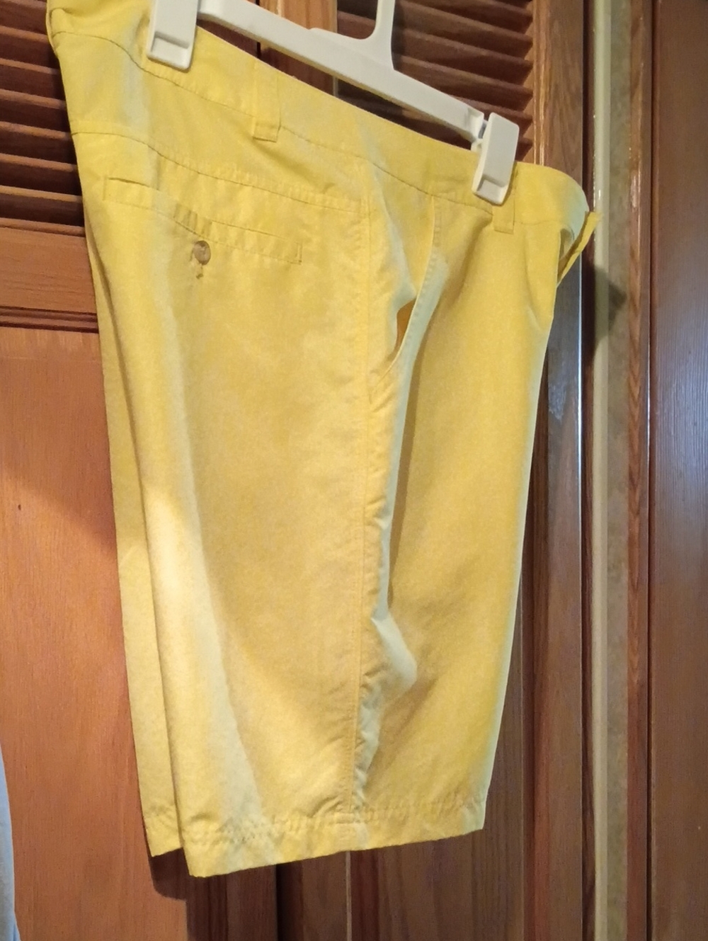 Columbia Yellow Men's Casual Shorts Size 34